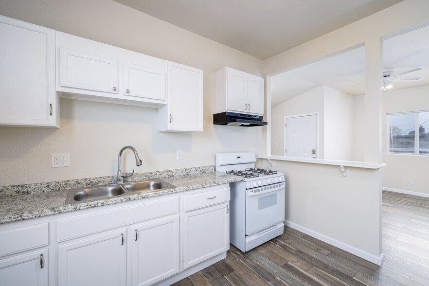 Building Photo - 512 Barrett Ave