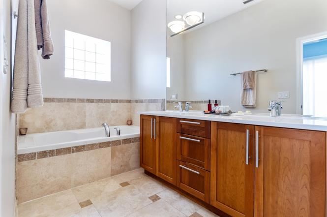 Master Bathroom - 2158 N Damen Ave
