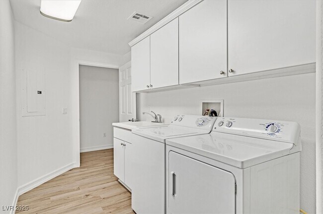 Building Photo - 825 Canterra St