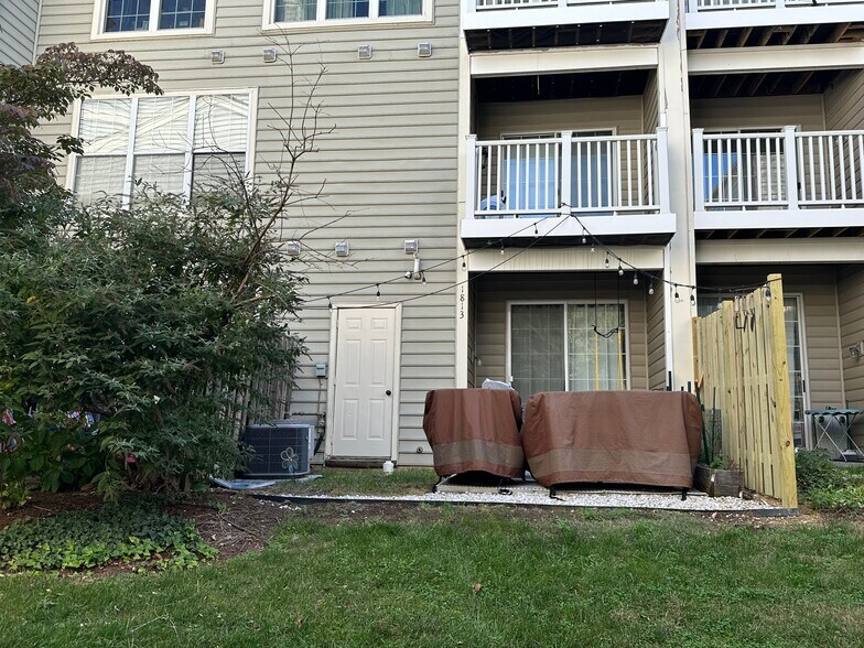 Yard - 1813 Kenwood Ave