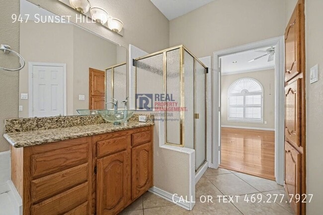 Building Photo - 947 Sunset Hill Dr