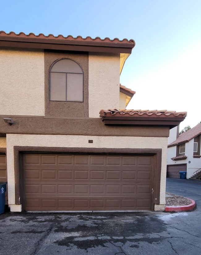 Building Photo - Pacific Sunset Village: Three Bedrom Avail...