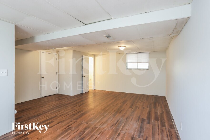 Building Photo - 105 Roland Ave