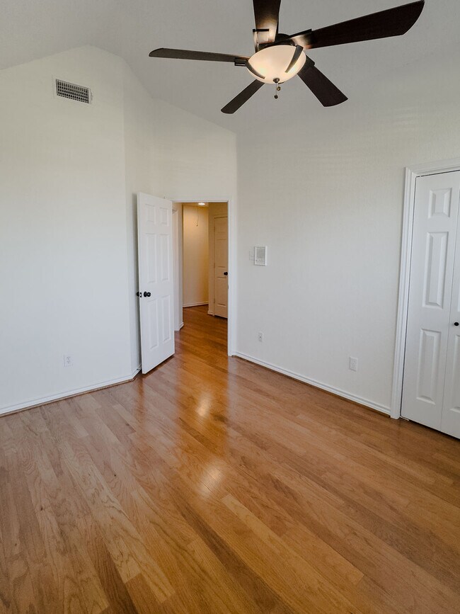 Building Photo - 7305 Netherlands Ln