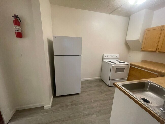 Building Photo - (1614 8th Ave)