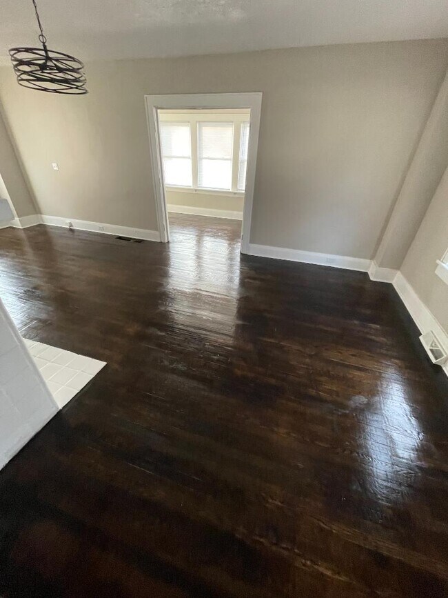 Building Photo - 438 Wales Rd NE