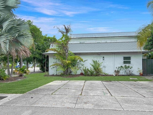 Building Photo - 1202 N Andrews Ave