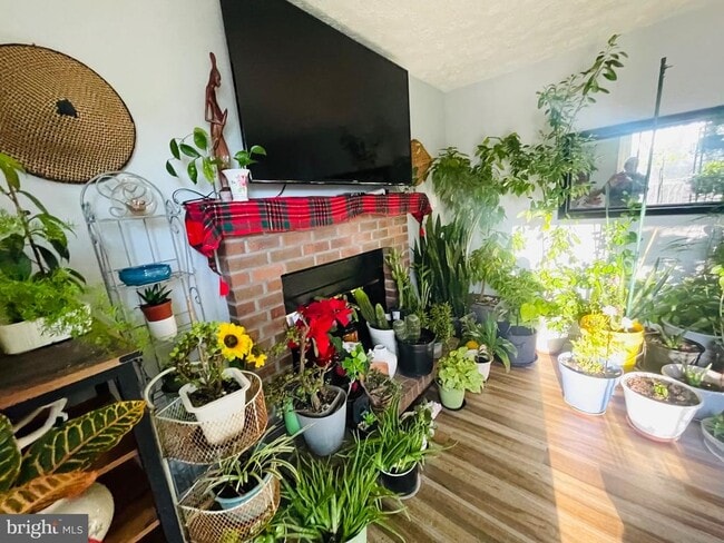 Building Photo - 13200 Cabinwood Dr