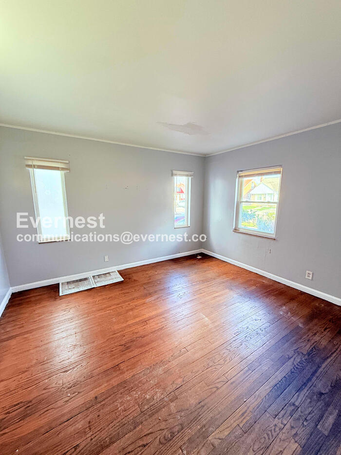 Building Photo - 13737 Capitol St