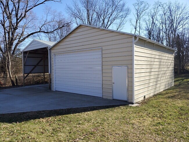 Building Photo - 8221 Sunburst Dr