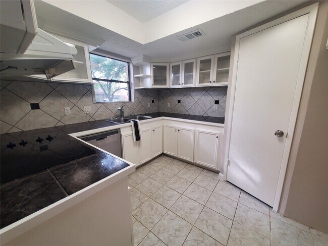 Building Photo - 3002 Frontier Dr