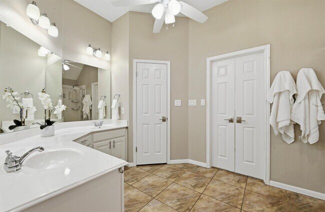 Building Photo - 905 Hunter's Creek Dr