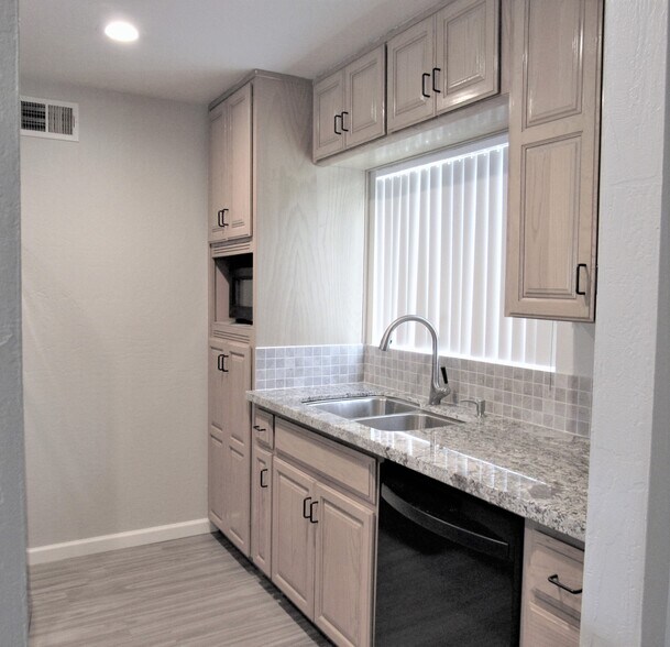 Kitchen - 4620 N 68th St
