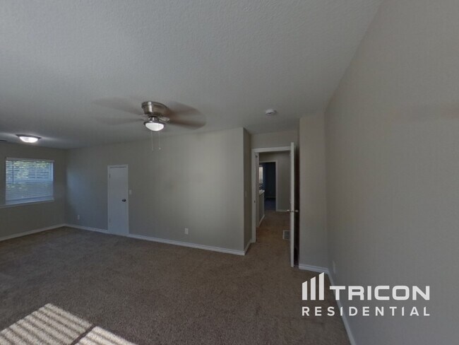 Building Photo - 16050 SW Loon Dr