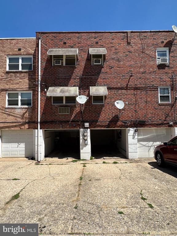 Building Photo - 5464 Vicaris St