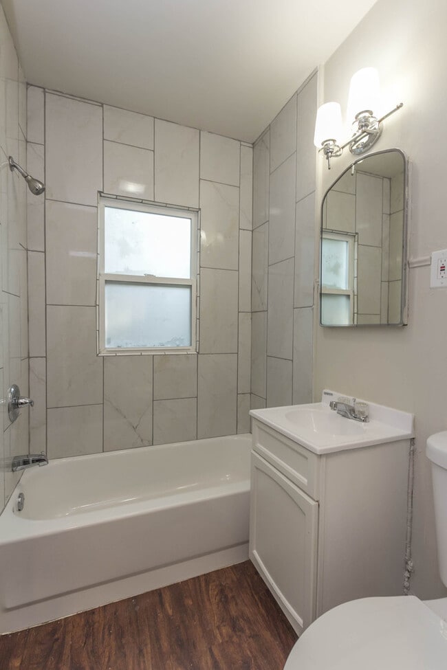 Building Photo - Adorable 2 Bedroom 1 Bath Home