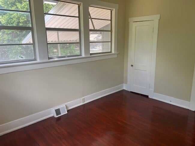 Building Photo - 1177 Tate Dr