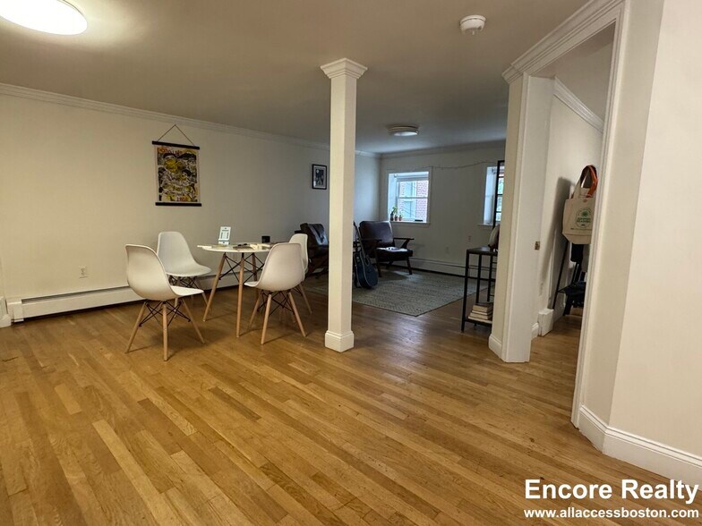 Building Photo - 17 Fairbanks St