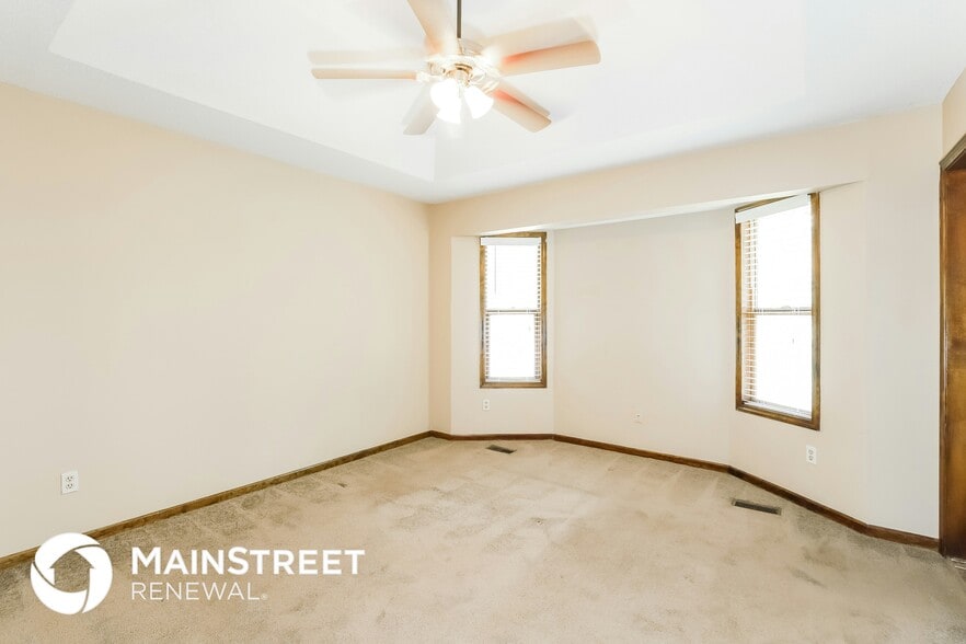 Building Photo - 5804 NW Klamm Dr