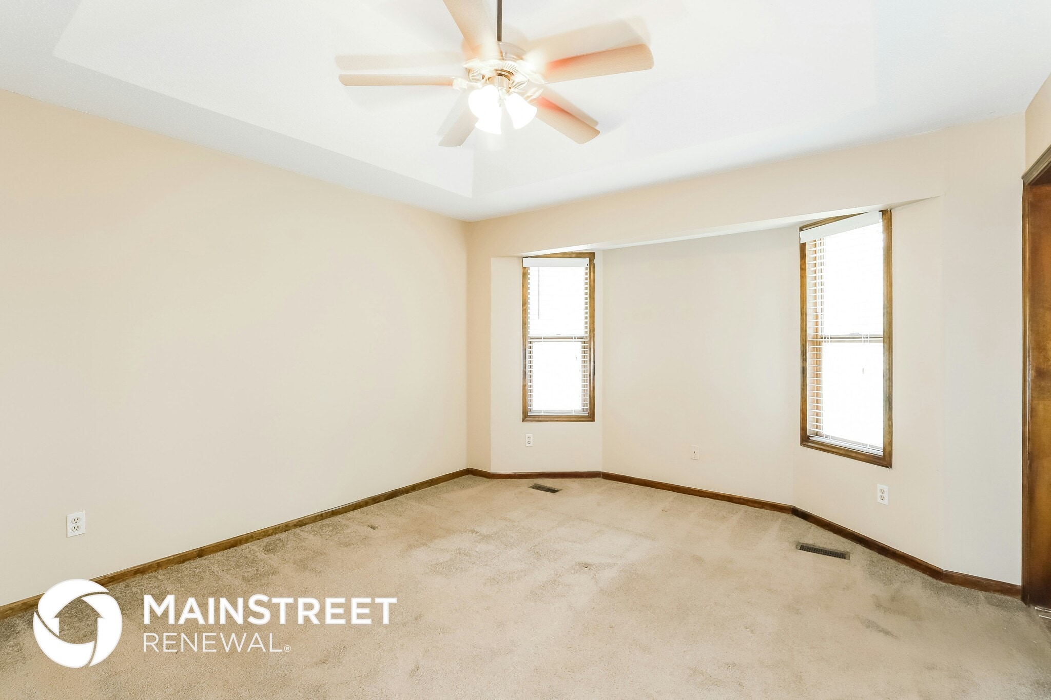 Building Photo - 5804 NW Klamm Dr