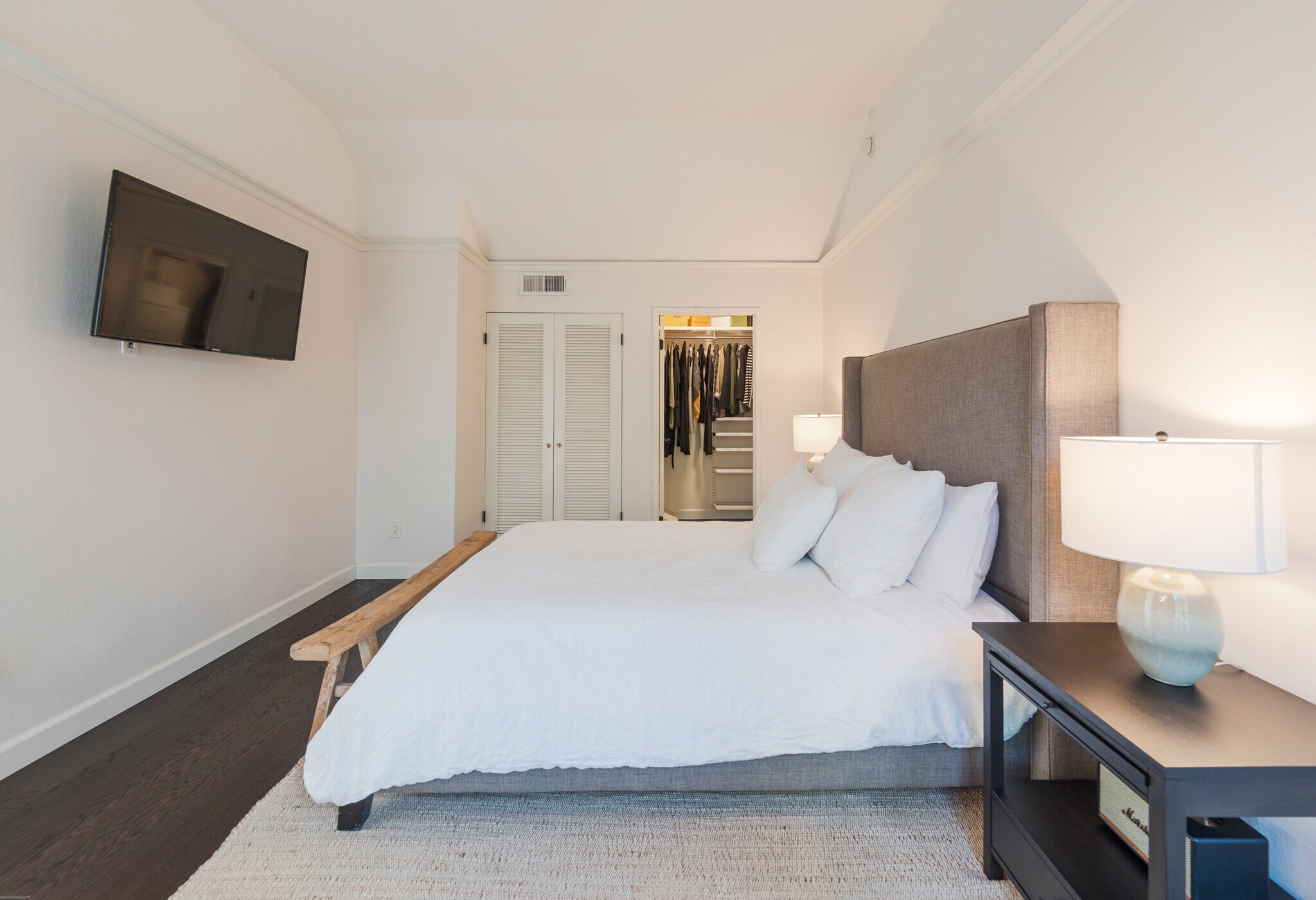 Building Photo - 5455 Sylmar Ave