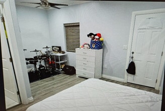 Building Photo - 10518 S 6th Ave