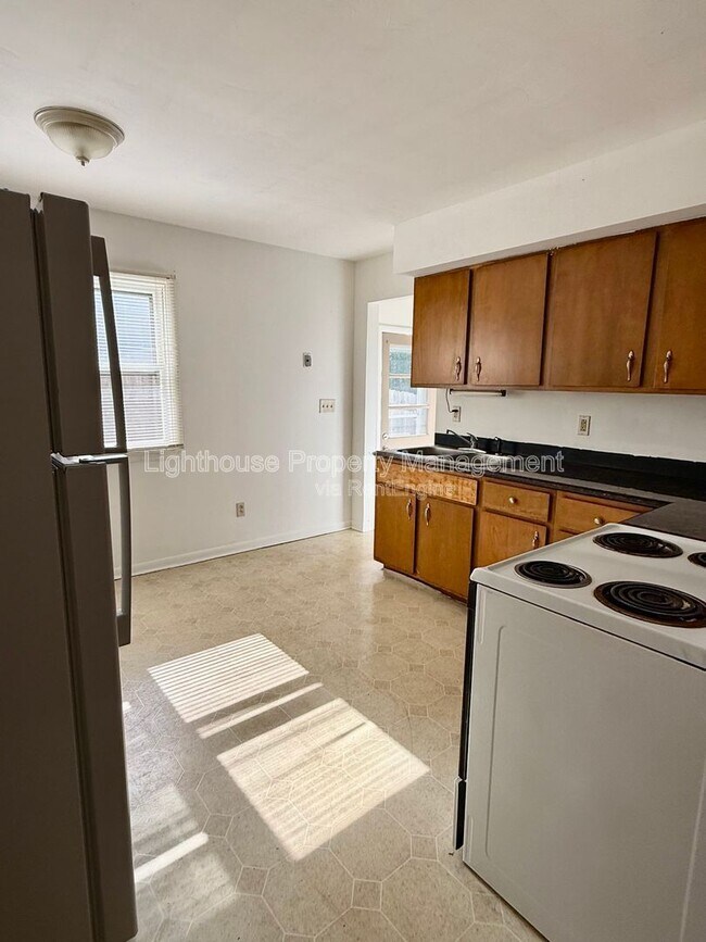 Building Photo - 2118 Woodbine Ave