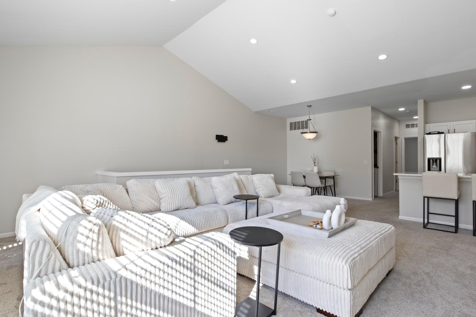 Living - 40433 Glen Eagle Ln