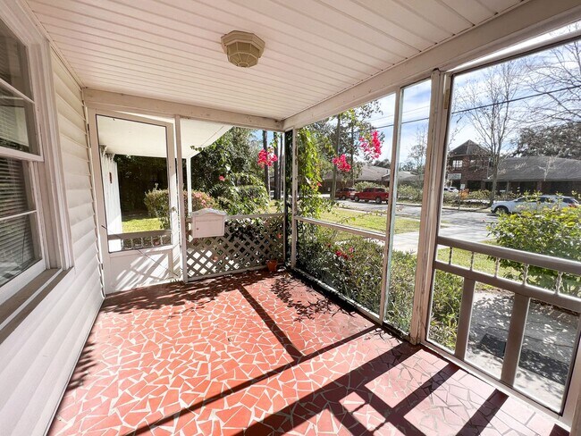 Building Photo - 1824 NW 5th Ave