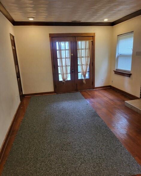 Building Photo - 2671 N Main St