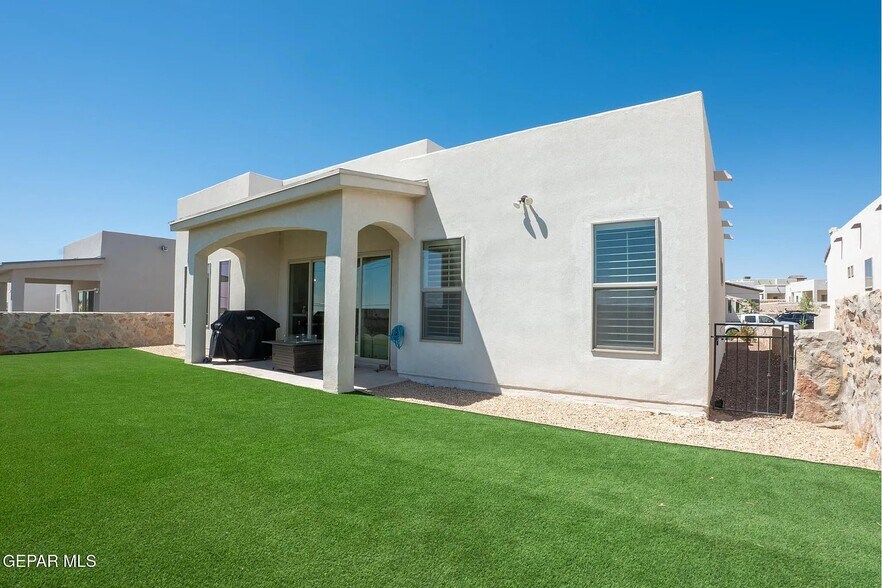 Building Photo - 13364 Emerald Glass Dr