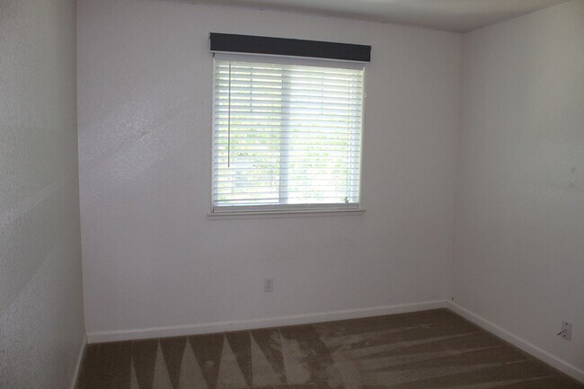 Building Photo - 1280 Cornell Dr