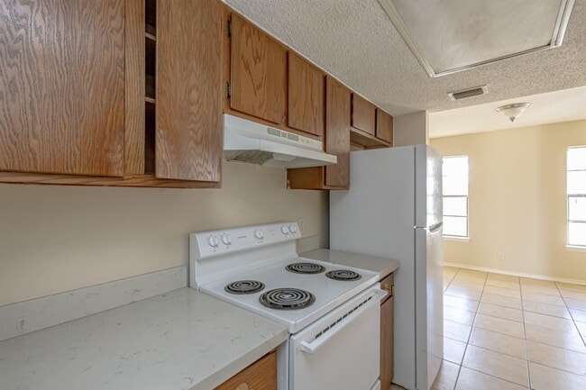 Building Photo - 100 Hillside Rd