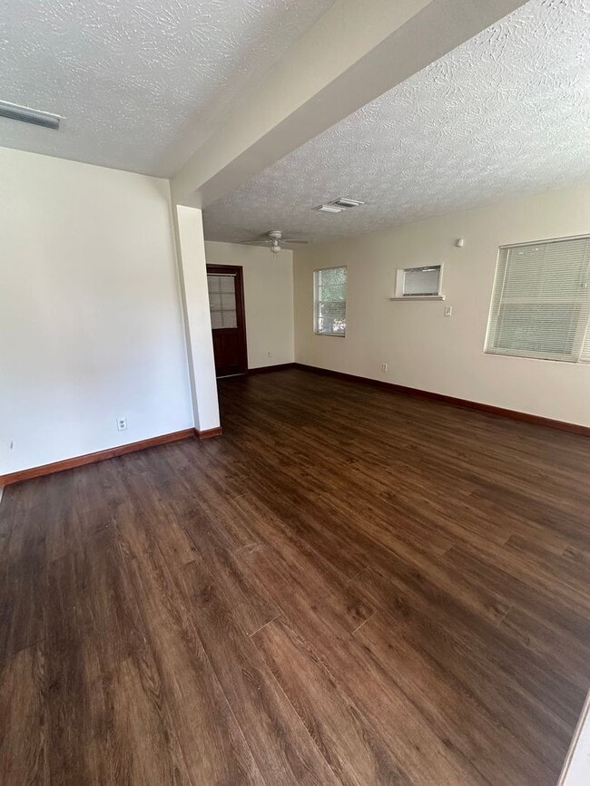 Building Photo - Welcome Home, Cozy House For Rent, JAX Heights