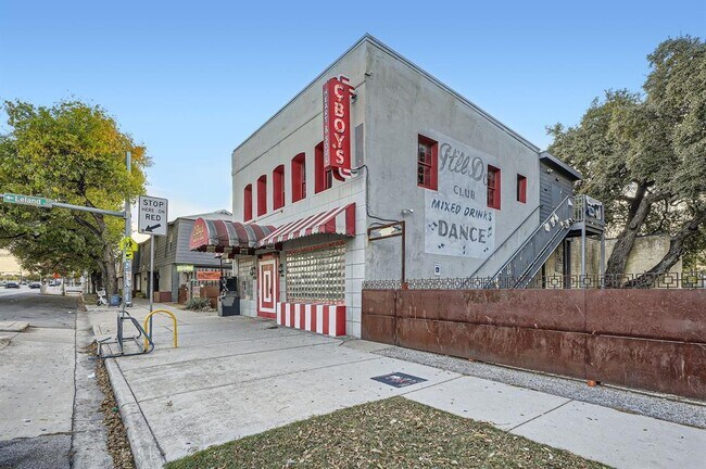 Building Photo - 206 E Monroe St
