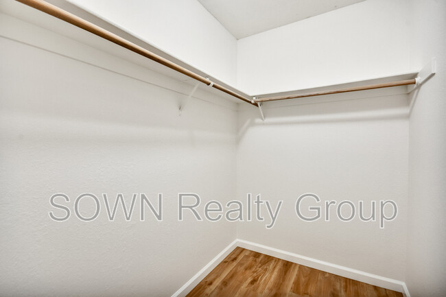 Building Photo - 4564 Waterville Dr