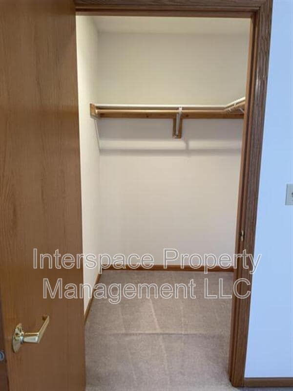 Building Photo - 160 Liberty Ln