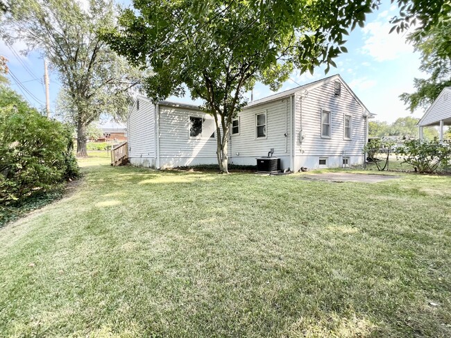 Building Photo - 3 bedroom ranch home in Lindbergh School D...