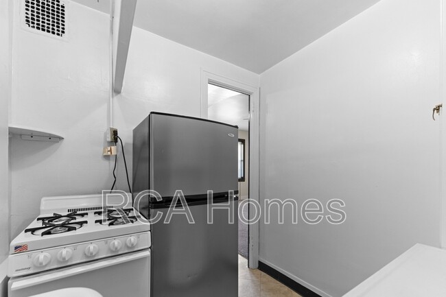 Building Photo - 37 West St Clair Street