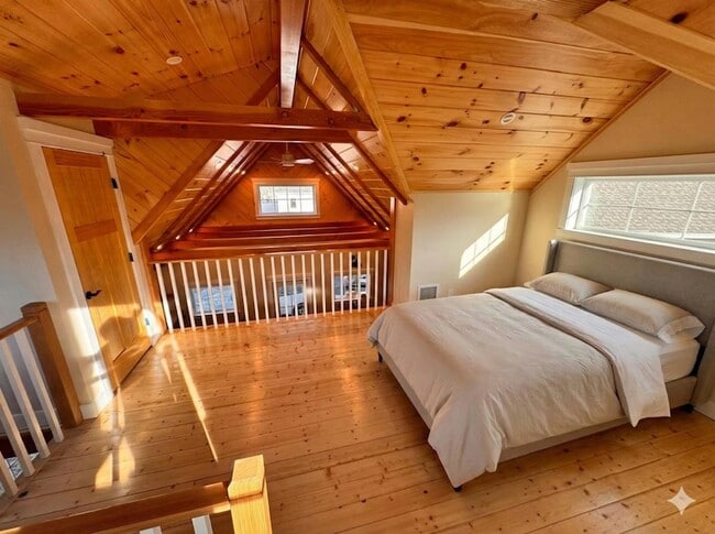 Building Photo - 28 Emerald Ave