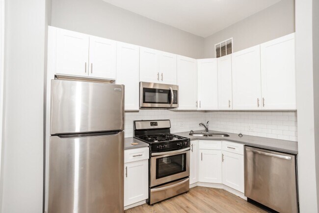 Building Photo - Luxury Gold Coast 1 Bed Apartment - Top Fl...