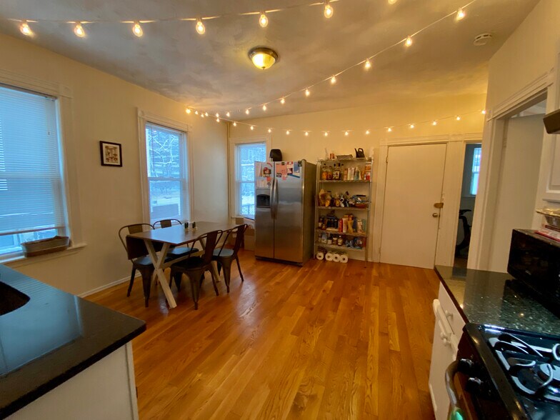 Building Photo - 30 Egleston St