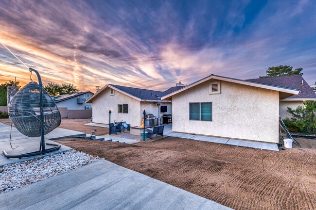 Building Photo - 57731 San Tropeze Dr