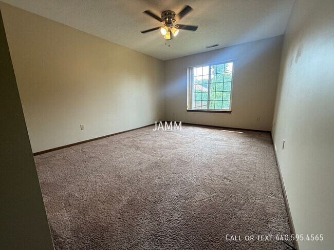 Building Photo - 8655 Scenicview Dr