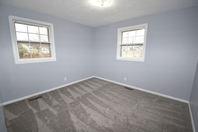 Building Photo - 3 Bedroom Pet Friendly Home For Rent!
