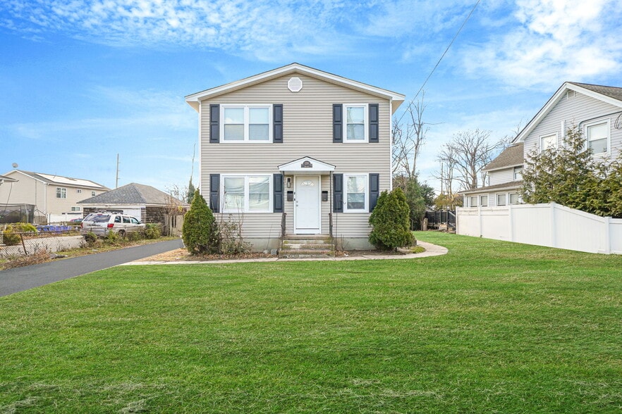 Primary Photo - 130 5th Ave