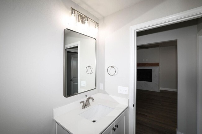 Building Photo - 4707 Carmel Ave