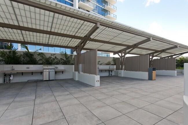 Building Photo - 1515 Liona St