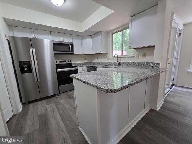 Building Photo - 1417 S Farmview Dr