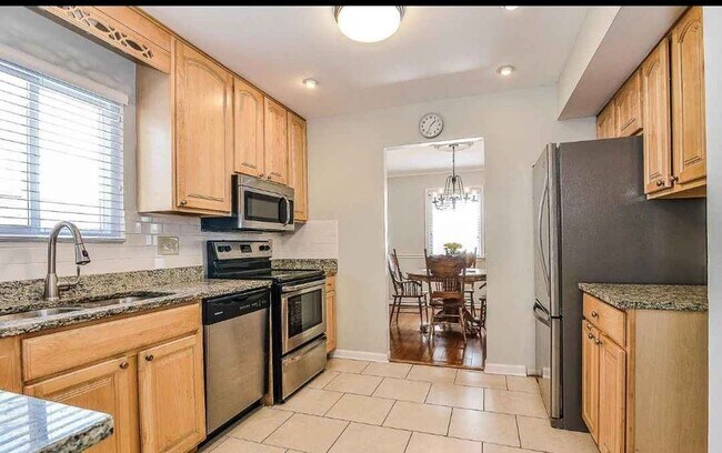 Primary Photo - 211 Summers Ct